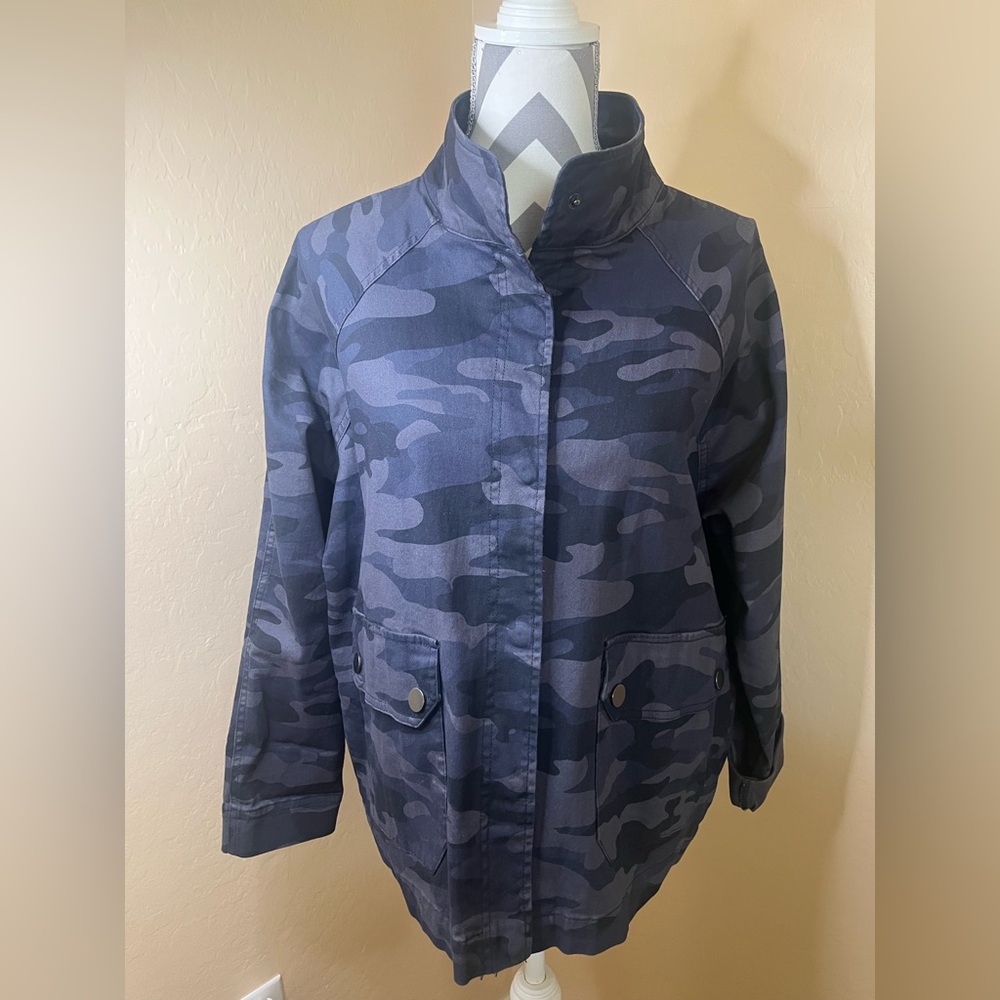 Democracy Women's Black and  Gray Camouflage Utility Jacket